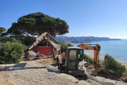 Imatge de l'inici de les obres del gran parc, amb vistes al mar, que es construirà a Salou.