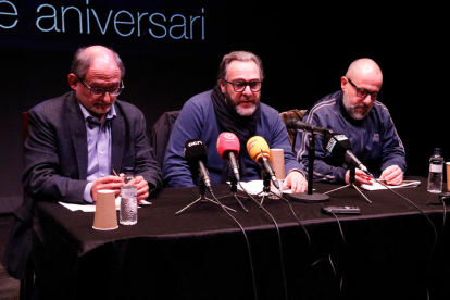 Josep Margalef, Daniel Recasens i Francesc Cerro-Ferran, durant la presentació al Teatre Fortuny.


Data de publicació: dilluns 23 de gener del 2023, 12:59

Localització: Reus

Autor: Arnau Martínez