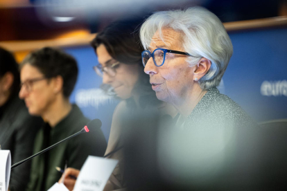 La presidenta del Banc Central Europeu (BCE), Christine Lagarde, durant un diàleg amb els Eurodiputats del Comitè Econòmic i d'Afers Monetaris a Brusel·les.
