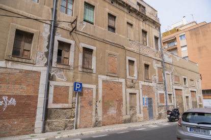 L'Arqueològica proposa que es construeixi habitatge social o un hotel a l'antiga caserna de la Policia, al carrer Santiyán