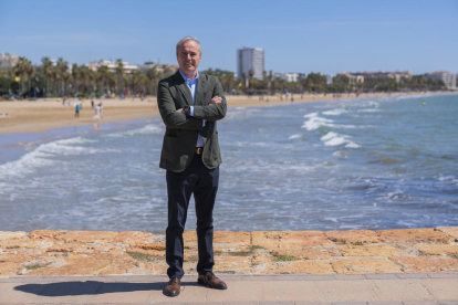 L'alcalde de Saragossa, Jorge Azcón, a l'Espigó de Salou, la setmana passada.