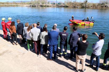 Demostración de rescate acuático de los Bomberos de las Terres de l'Ebre.