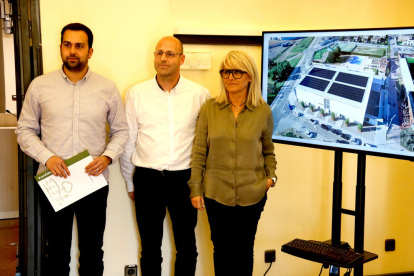 Imatge de la presentació del projecte per instal·lar plaques fotovoltaiques als edificis municipals.