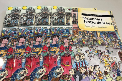 Exemplars de la 'Petita història del Calendari festiu de Reus'.