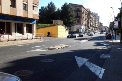 L'avinguda Generalitat de Tortosa a la zona on s'ha d'integrar i anivellar amb els recuperats terrenys de Renfe.