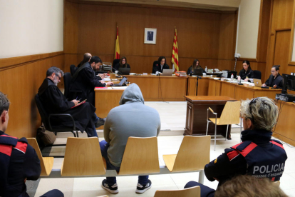L'acusat assentat al seu judici a l'Audiència de Barcelona.