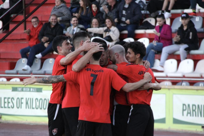 Els jugadors del Reus FC Reddis celebrant el gol.