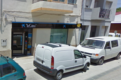 Imatge de l'oficina bancària de CaixaBank de Xerta que va patir l'atracament.