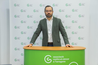 Fede Adan, president de l'Associació Espanyola Contra el Càncer a Tarragona, a la seu de l'entitat.