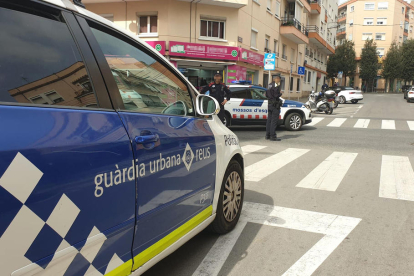 Operativo policial conjunto en Reus que inspeccionó siete locales de telefonía móvil.