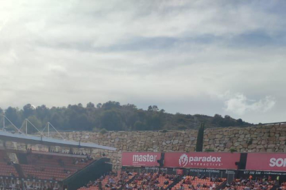 Pau Ricomà llevó a sus nietos a ver jugar al Nàstic en el Nou Estadi.