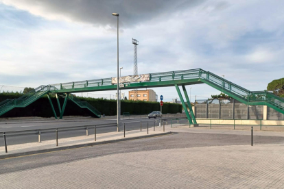 L'obra consistirà en la instal·lació de dos ascensors i l'adequació de la vialitat de l'entorn de la passarel·la de la C-12 a Tortosa.