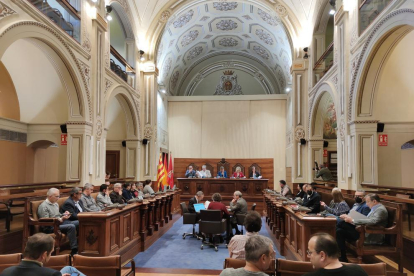 Imatge d'arxiu de la celebració d'una sessió plenària de la Diputació de Tarragona.