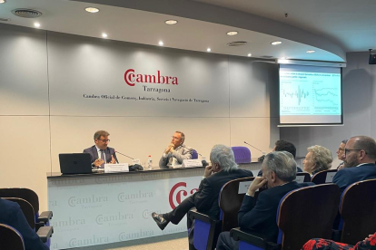 Josep Mª González durante su ponencia en la Cambra de Tarragona.