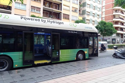 L'EMT va provar l'any passat un autobús impulsat per pila d'hidrogen pels carrers de Tarragona.