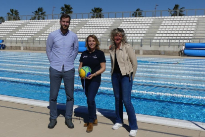 Cristina Marín, Joan Marc Berguedà y María José López en la piscina Sylvia Fontana.