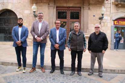 S'esquerra a dreta: Oriol Pallissó (ERC); Marc Vinya (Junts); Juanma Cabello (PSC); Josep Andreu (MP); i Ramon de Domingo Iborra ( DESPERTEM, POBLE!- FIC).

Data de publicació: dimarts 09 de maig del 2023, 07:00

Localització: Montblanc

Autor: Mar Rovira
