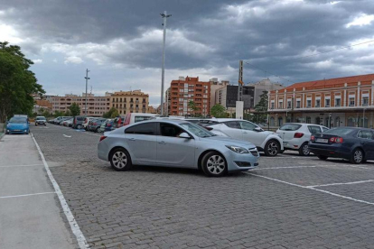 El nou aparcament al costat de l'estació de tren de Tortosa, en funcionament des de dimarts passat.