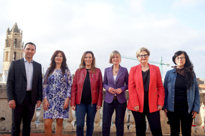 Fotografia de grup dels candidats dels sis partits que actualment tenen representació plenària.