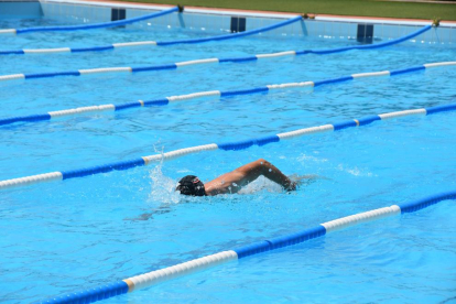 La nueva piscina de Torredembarra se abre para nadadores y clubes de natación.