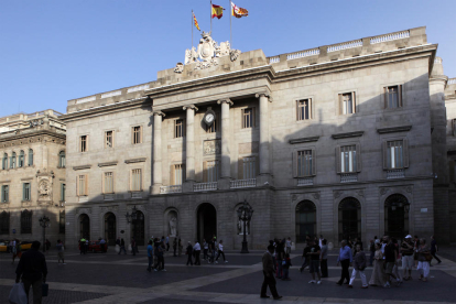 Façana de l'Ajuntament de Barcelona a la plaça Sant Jaume.