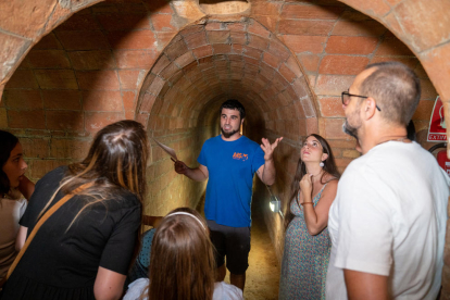 Visita al Refugi antiaeri i col·lecció de ceràmica de la Bòvila del Sugranyes.