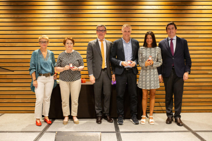 Homenatge a alguns dels professionals que han complert 25 anys de col·legiació al COFT