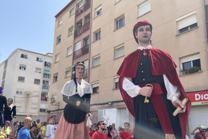 Els gegants de l'AVV de Sant Pere i Sant Pau, Peret i Marieta.