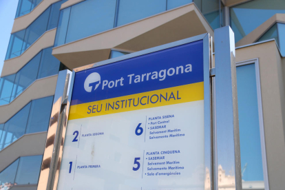 Cartell de la seu institucional del Port de Tarragona, que albergarà .