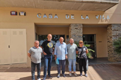 Pep Llonch, al centre, amb el seu equip de govern.