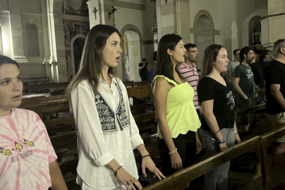 Judit Agràs i Irene Massana, en el centre de la imatge, en un dels assajos d'aquest 2023.