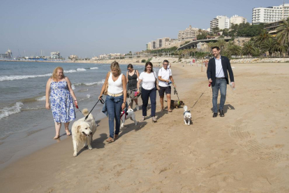 El nuevo espacio para perros en la playa del Miracle ocupa 220 metros lineales.