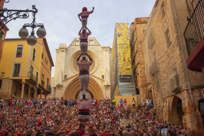 Las escaleras de la Catedral de Tarragona se lanzaron a tope para ver los castillos del grupo de los Niños de Tarragona.