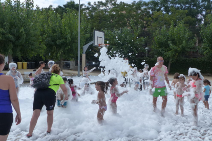 Imatge d'arxiu d'una festa de l'escuma d'un estiu ple d'activitats a Salou.