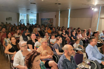 Els assistents a la festa de final de curs del Servei Local de Català de Cambrils.