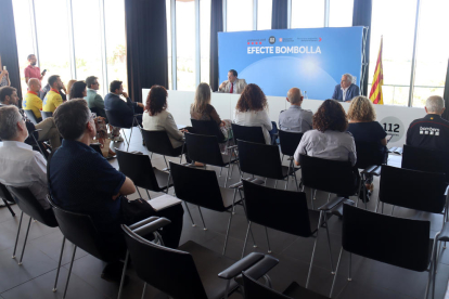 El conseller Elena i el delegat del Govern, Àngel Xifré, anunciant el nou simulacre del Plaseqta.