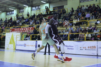 Wally Niang en su etapa en el CB Tormes.