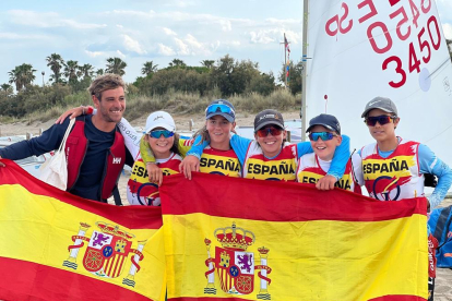 El cambrilenc Joan Domingo i els seus companys regaistes amb els que s'ha proclamat subcampió del món.