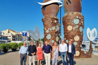 Fotografia de la trobada de les candidates socialistes aquesta tarda a Cambrils (d'esquerra a dreta, Àngel Ros, Santi Castellà, Valle Mellado, Alfredo Clúa, Montse Mínguez, Fèlix Larrosa i José Crespín).