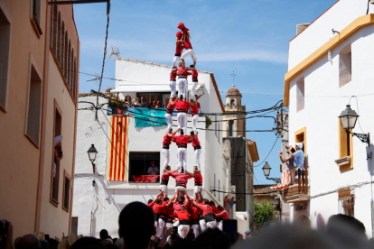 4 de 9 amb folre de la Joves de Valls a la Diada de la Mare de Déu d'agost de la Bisbal del Penedès.