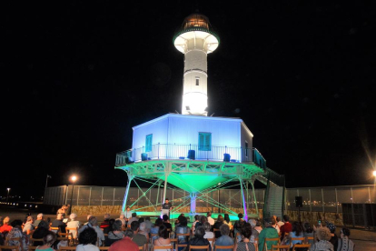 Para acceder al faro de Cuerno del dique de Levante no hace falta hacer reserva previa, pero el aforo se limita a 150 personas.