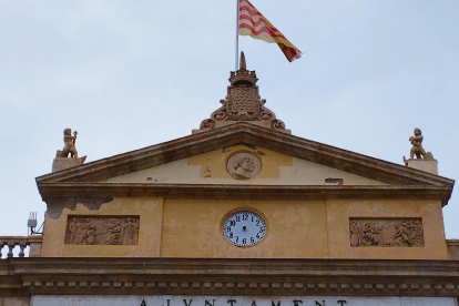 Les manetes restaurades del rellotge de l'Ajuntament de Tarragona es tornaran a instal·lar peruqè comencoin a rodar al mes de juny.