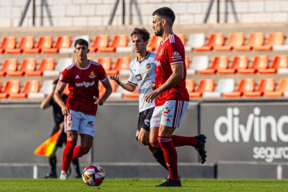 Nacho González durant el partit d'ahir a València.