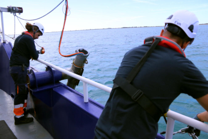 Una de les sondes per a la batimetria, instal·lada a la zona de la badia del Fangar.