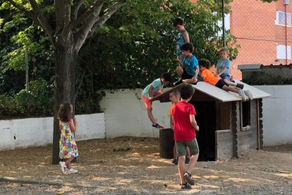 Els nens gaudeixen del Casal d'estiu Municipal de Valls.