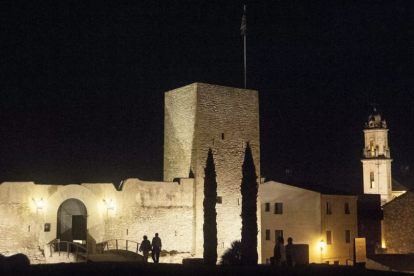 Vista nocturna del Castell del Catllar.