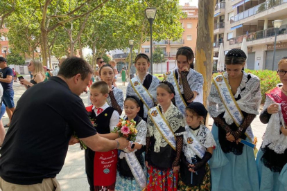 L'alcalde en funcions de Cambrils, Oliver Klein, amb el Pubillatge del municipi, ahir.