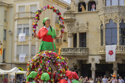 El Ball de Galeres i el Ball de Cercolets foren dos dels elements que van exhibir-se al bell mig de la plaça consistorial.