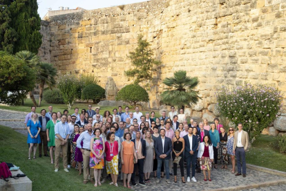 Fotografia de família amb representants de l'Ajuntament de Tarragona i membres del Comitè de Representants Permanents dels Governs de la UE.