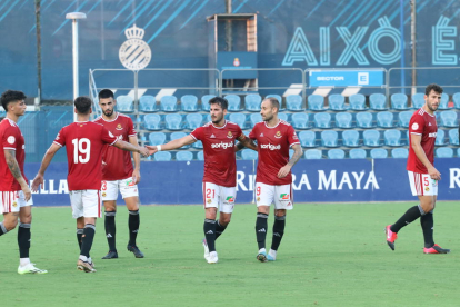 Els jugadors del Nàstic celebrant el gol de Joan Oriol contra l'Espanyol B.